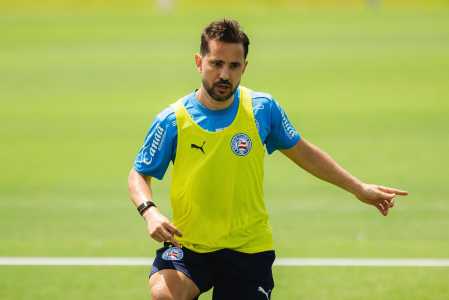 Meia Everton Ribeiro durante treino do Bahia no CT Evaristo de Macedo