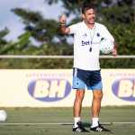 Artur Jorge ganha uniforme 'especial' em busca de embalo no Cruzeiro