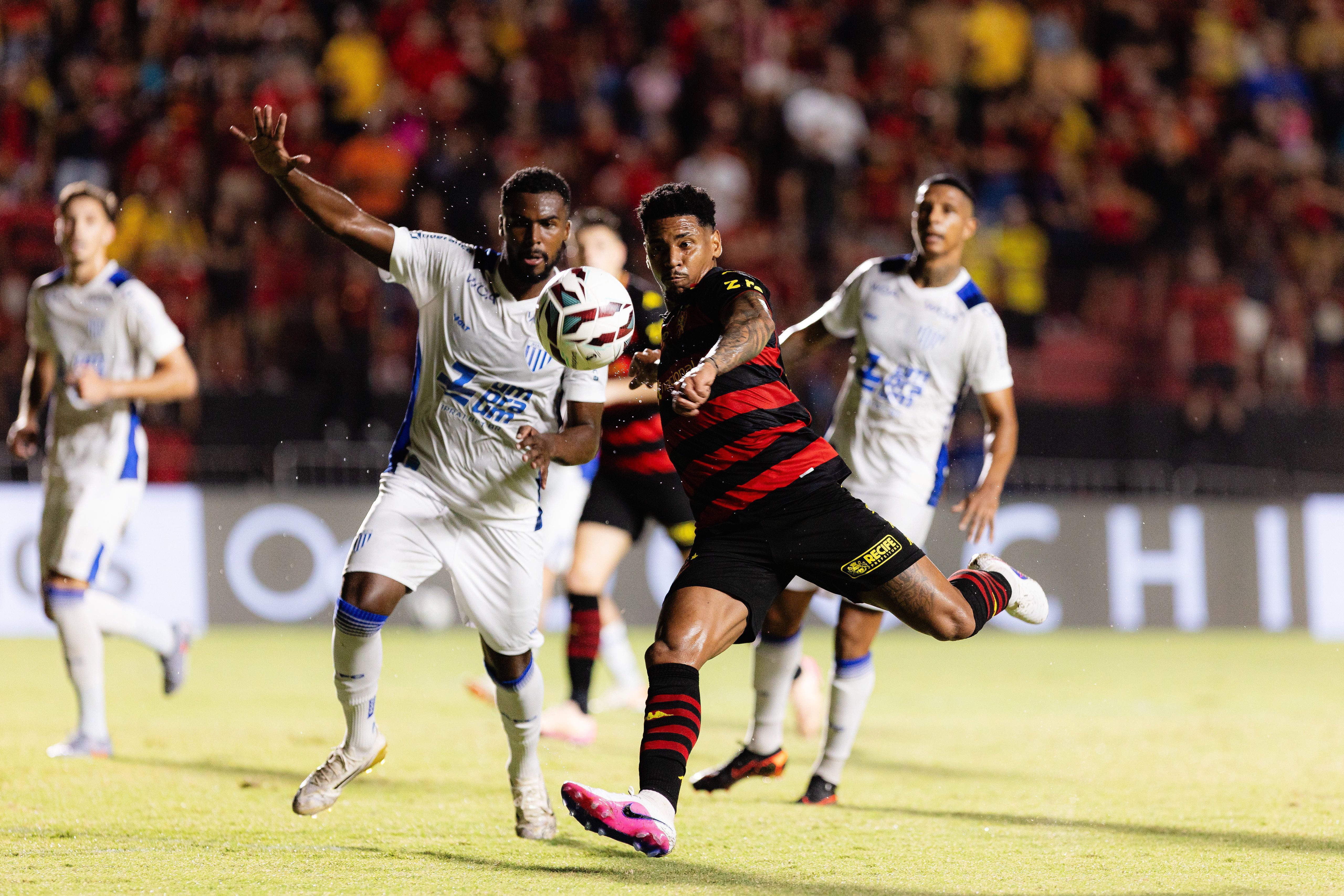 Com gol no fim, Avaí busca empate contra Sport e mantém topo da tabela na Série B