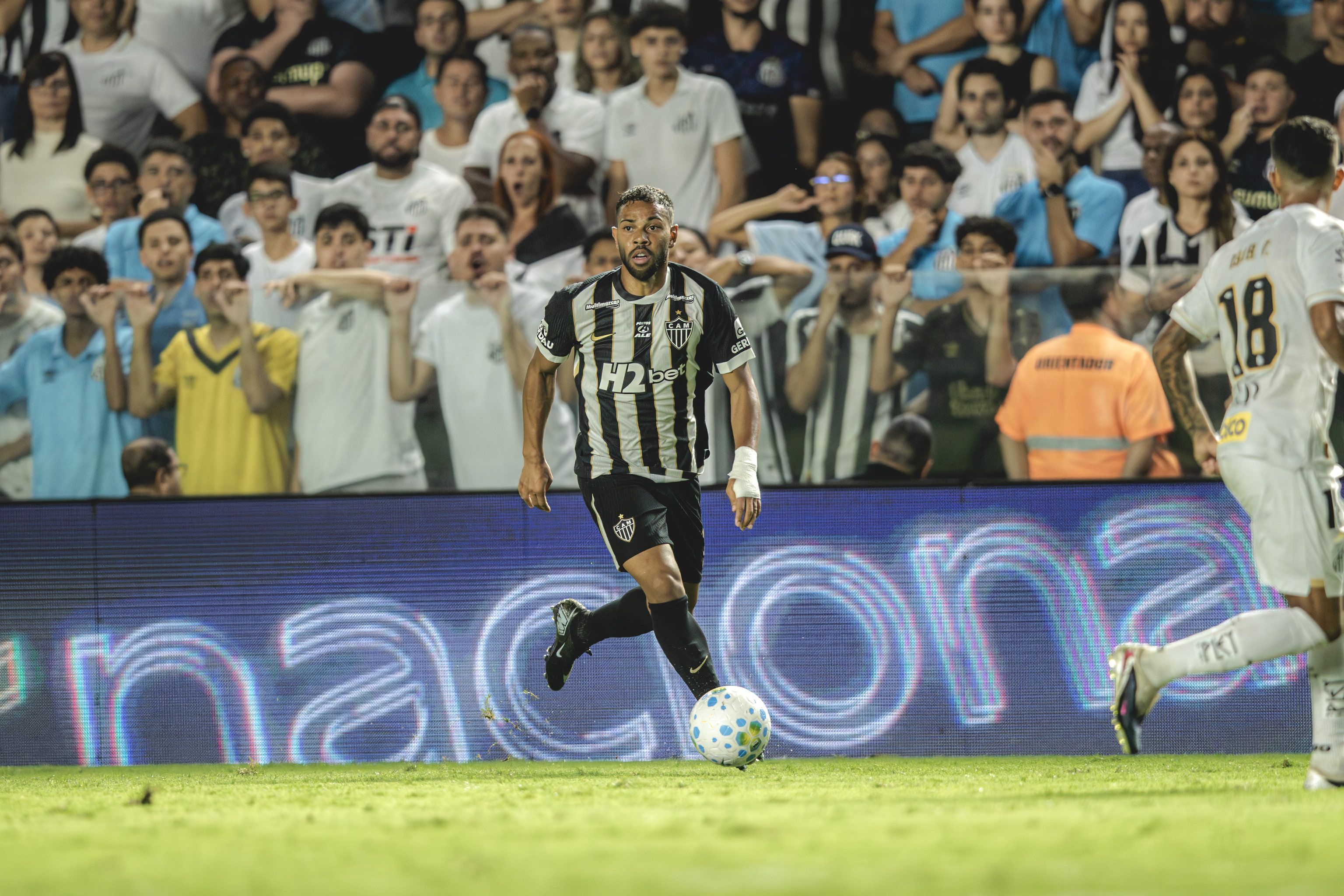 Renan Lodi reage à derrota do Atlético e cita falta de confiança dentro do elenco