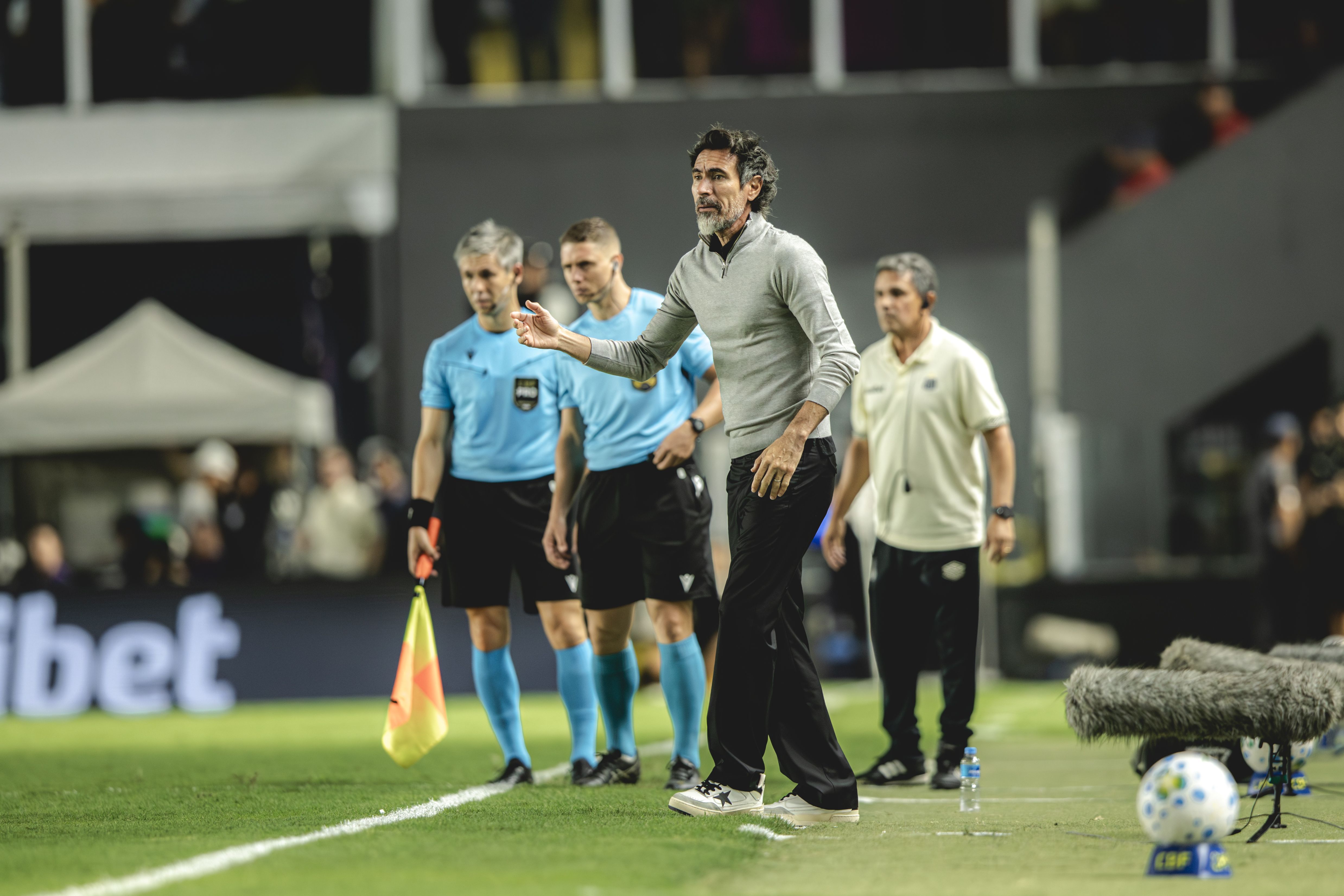 Domínguez é direto sobre problemas que resultaram em derrota do Atlético para o Santos