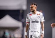 Santos x Atlético: dublador aponta reclamação de Neymar com Rony após erro de passe