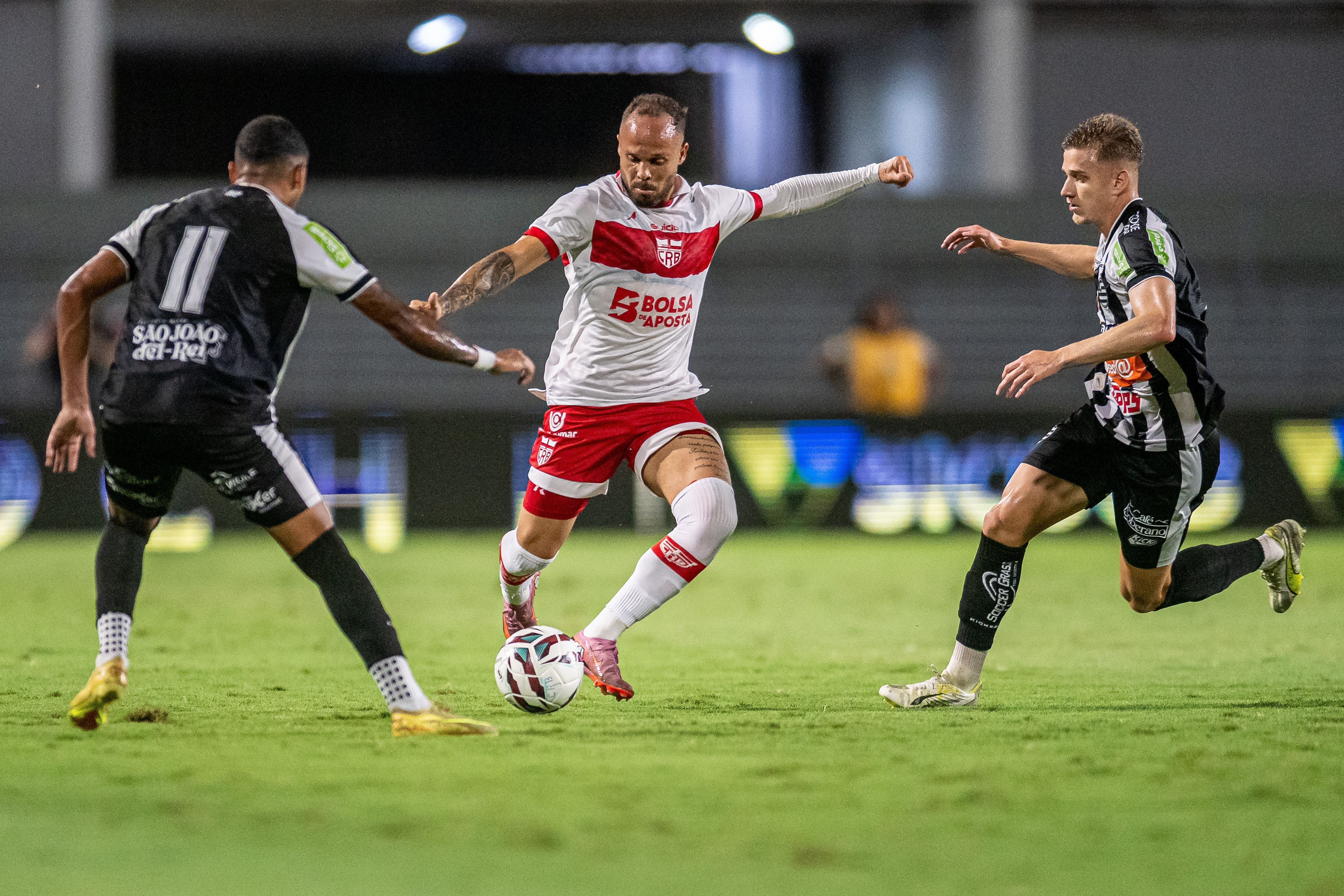 Português brilha, Athletic consegue virada épica sobre CRB e entra no G4 da Série B