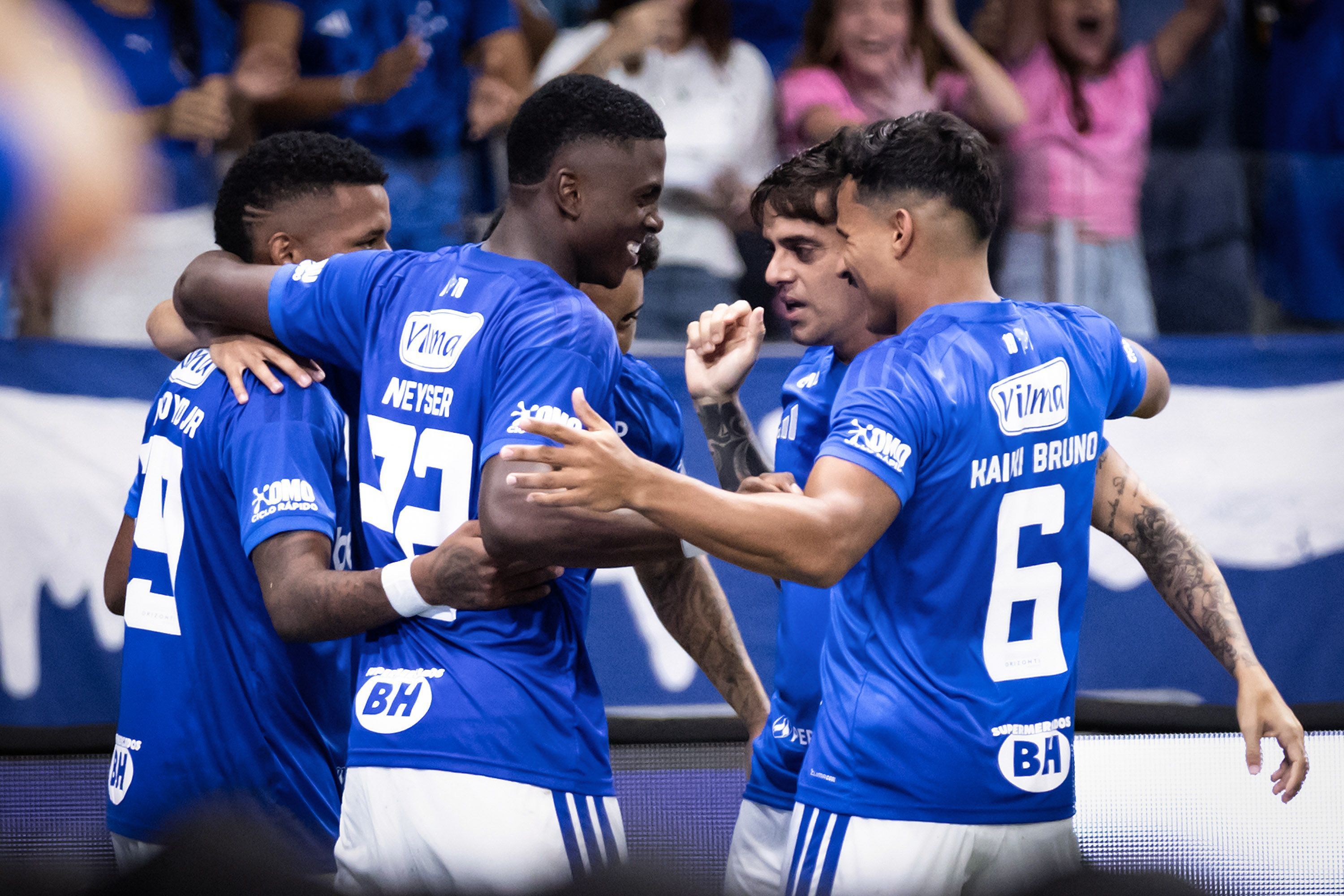 Ídolo do Cruzeiro vê clube forte na Libertadores e projeta sequência da Série A