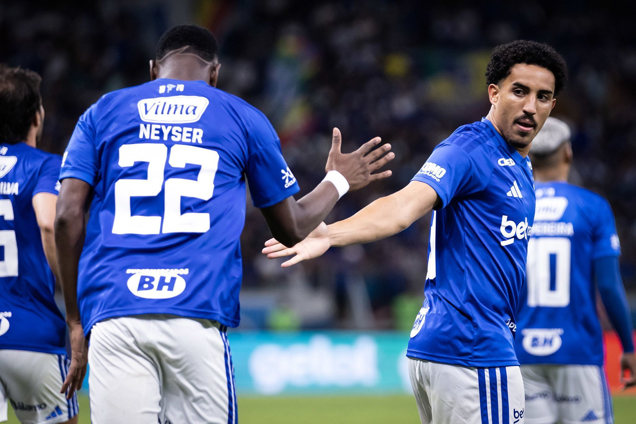 Artilheiro do Cruzeiro impressiona e bate marca de 2025 com 26 jogos a menos