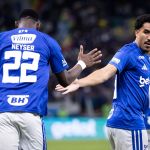 Artilheiro do Cruzeiro impressiona e bate marca de 2025 com 26 jogos a menos