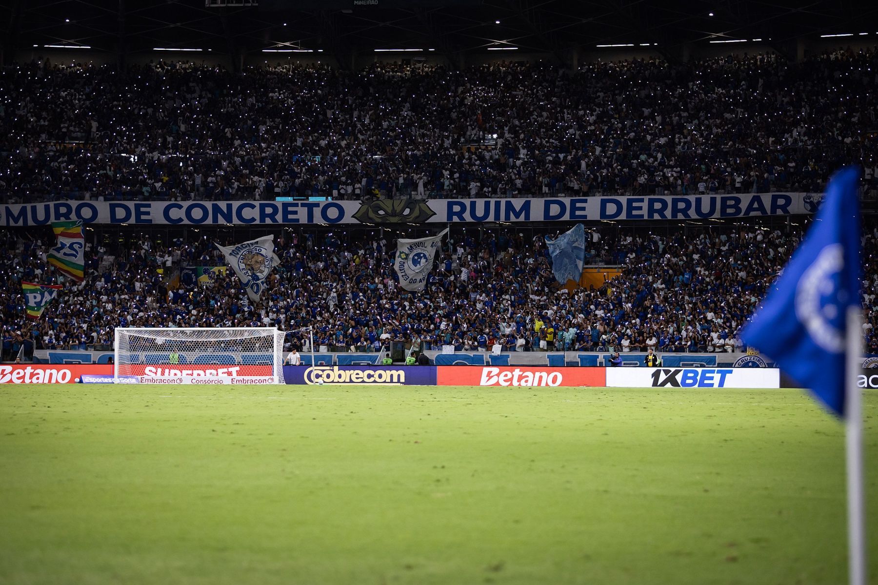 Com promoção, Cruzeiro inicia venda de ingressos para duelo com Grêmio no Mineirão