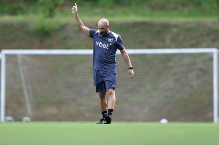 Franclim Carvalho em atividade do Botafogo