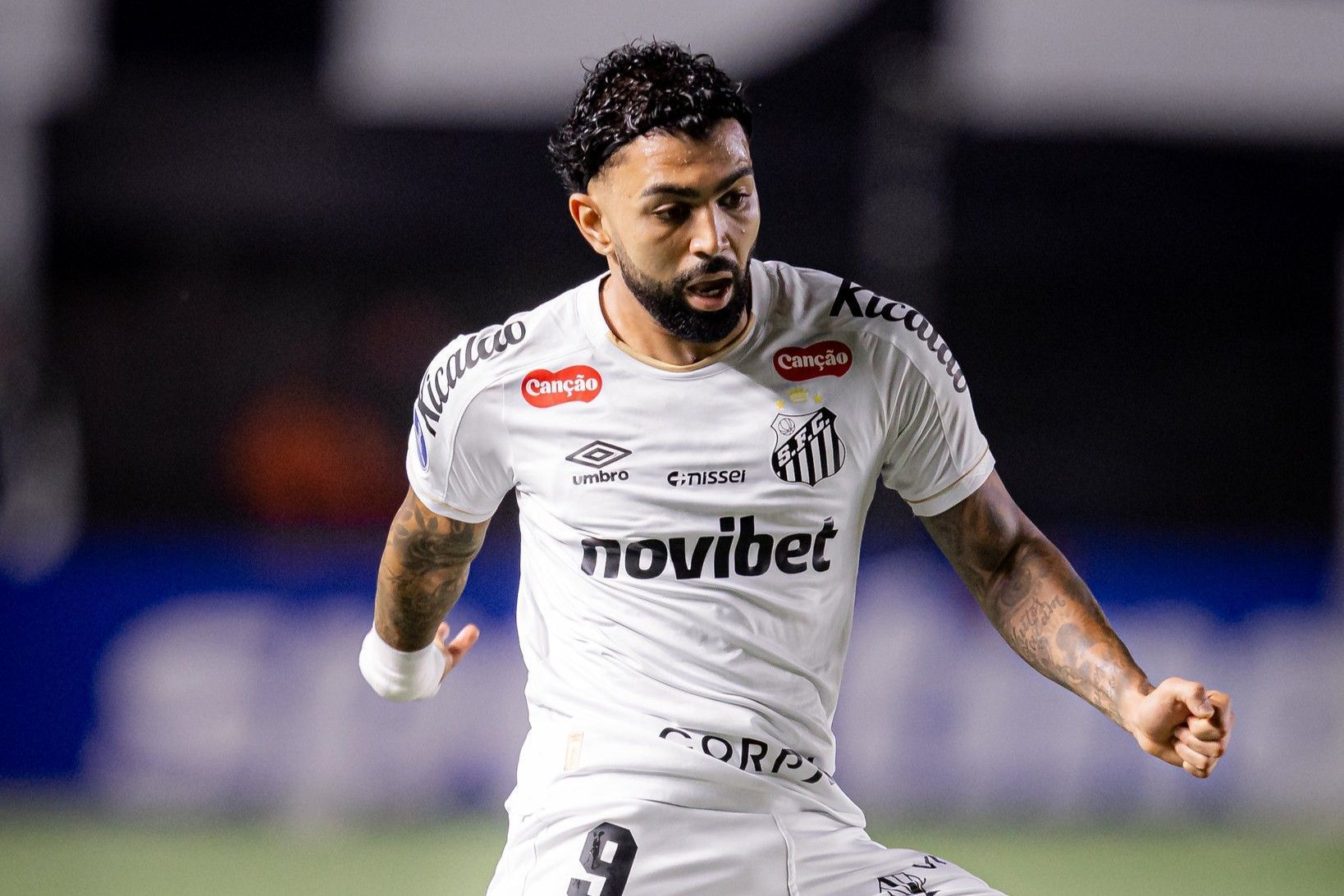 Vaiado, Gabigol reage a empate do Santos com Recoleta