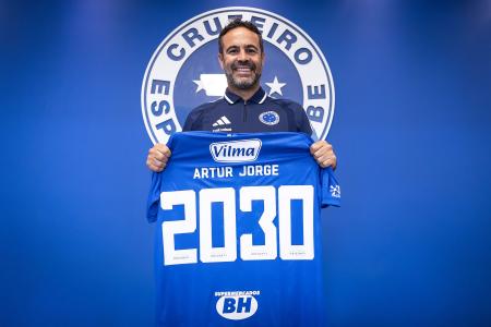 Artur Jorge renovou com o Cruzeiro até 2030