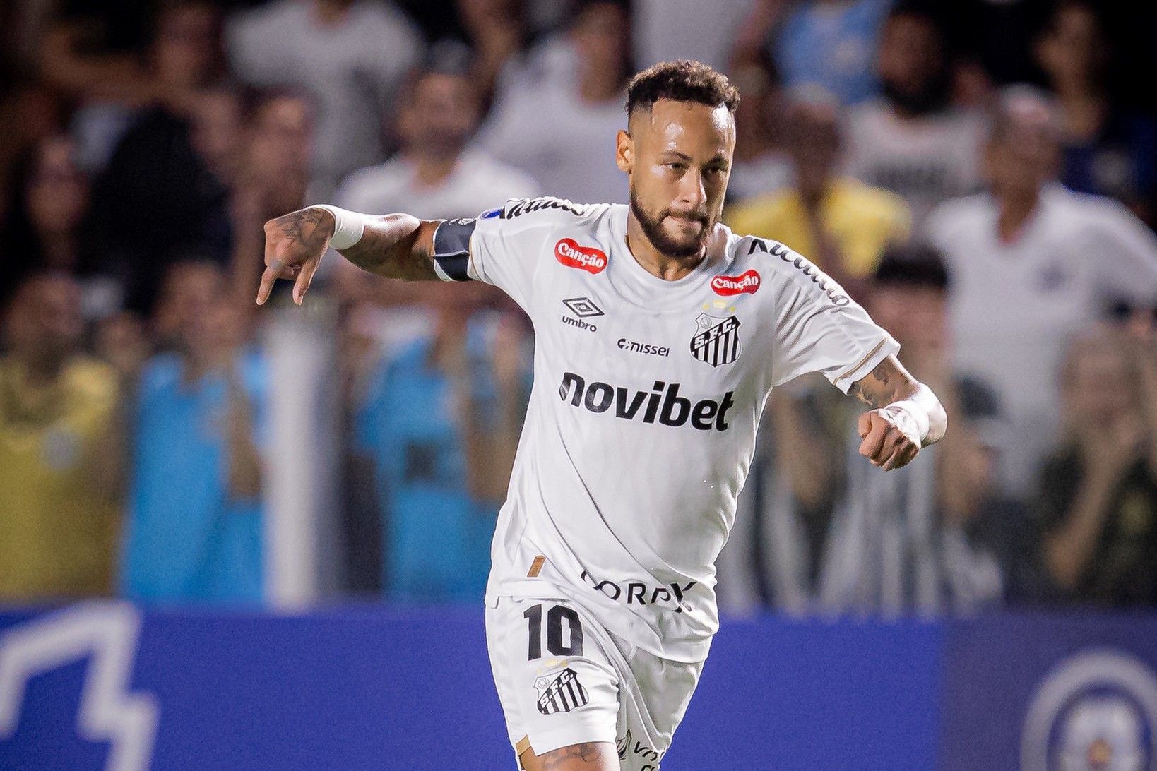 Neymar explica discussão com torcedor do Santos: 'Não vou aceitar'