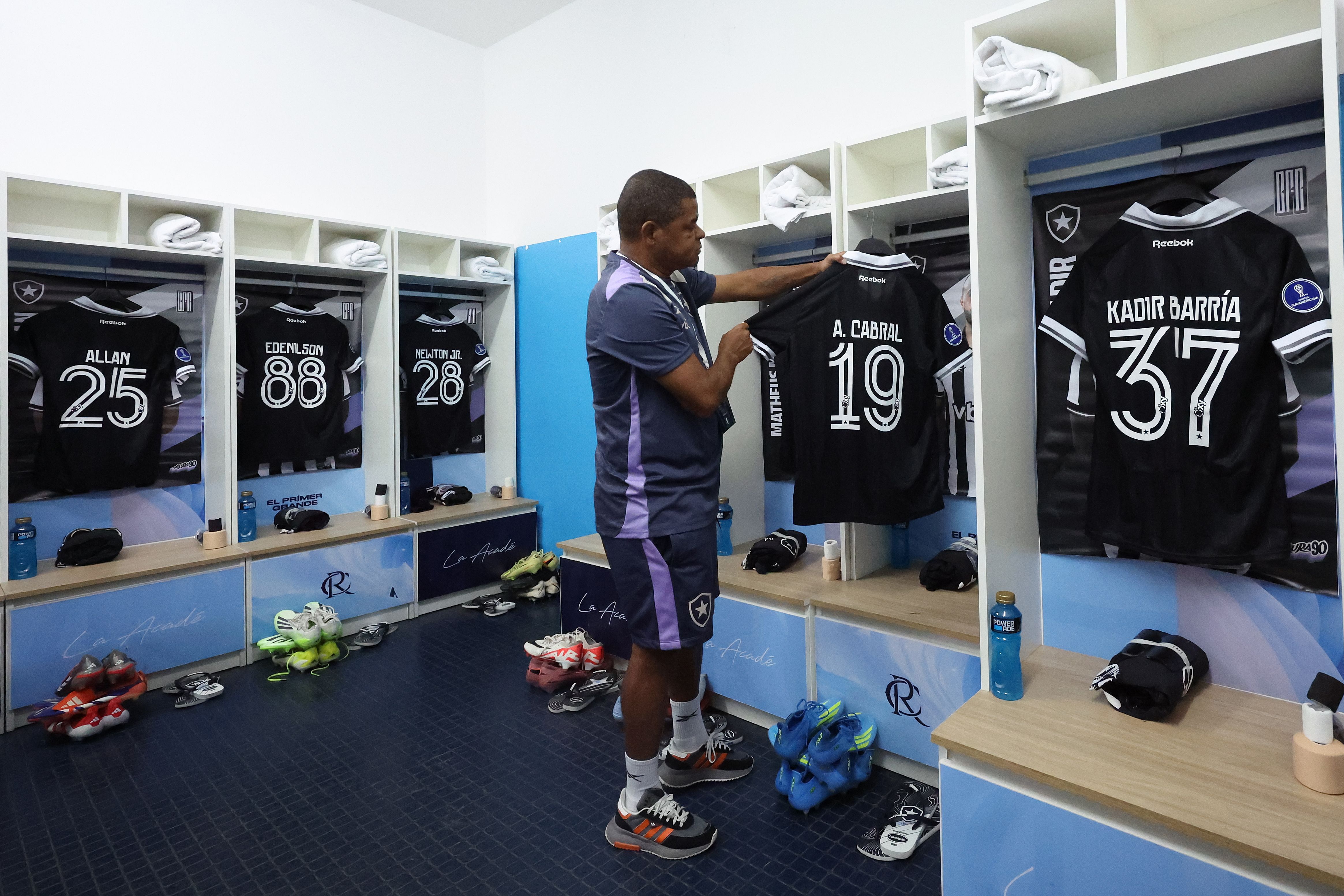 Escalação do Botafogo: Neto volta a ser titular contra o Racing