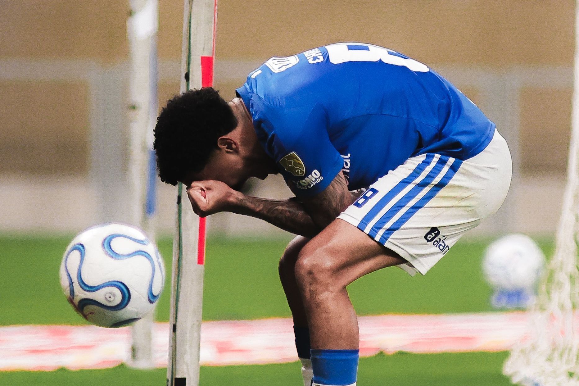 Cruzeiro interrompe sequência positiva e volta a sofrer com dificuldades do passado