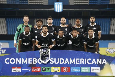 Racing x Botafogo: equipe do Glorioso perfilada no El Cilindro, em Buenos Aires
