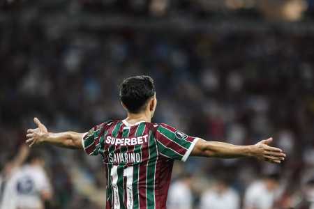 Savarino em ação pelo Flu contra o Rivadavia no Maracanã