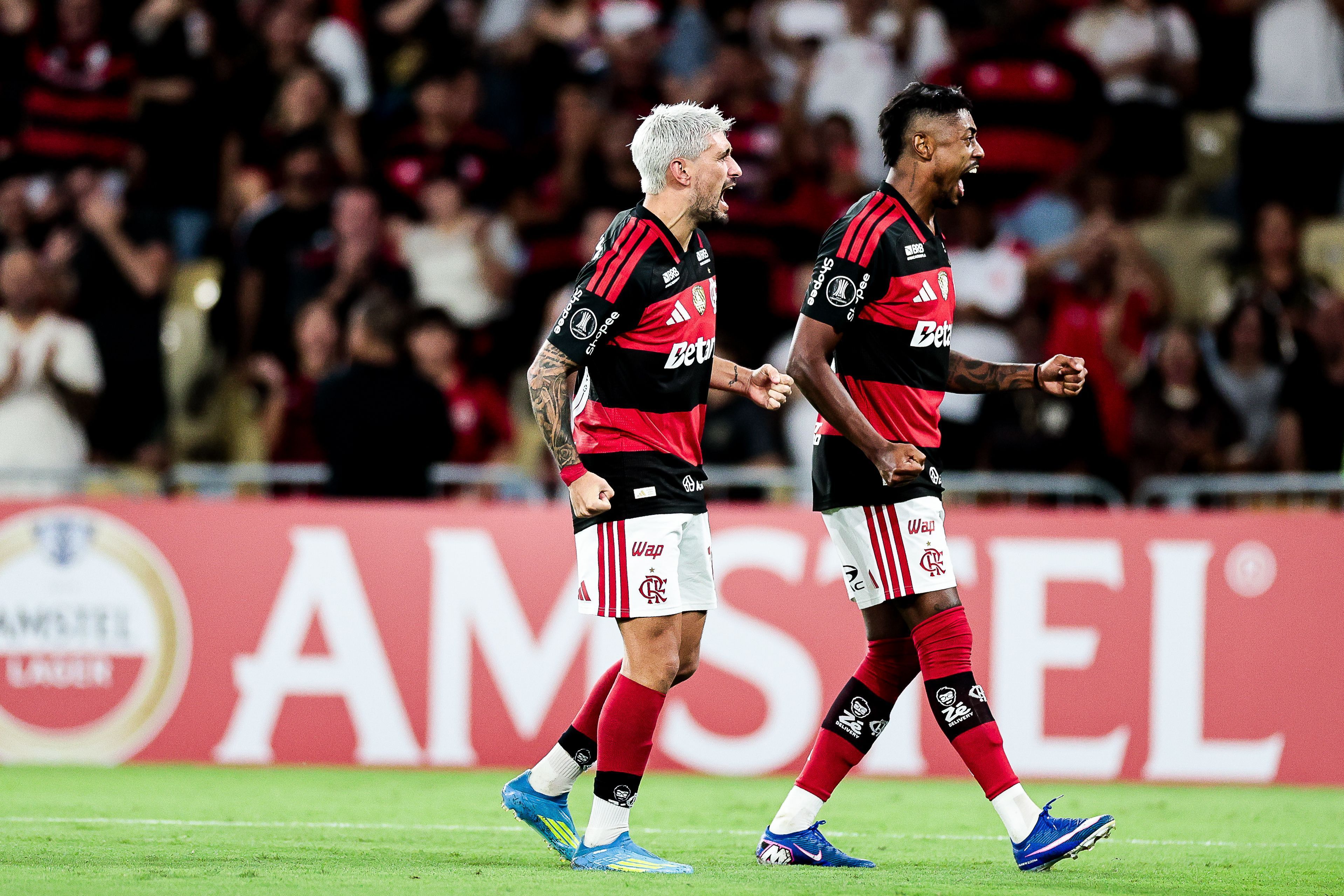 Flamengo goleia o Independiente Medellín e segue 100% na Libertadores