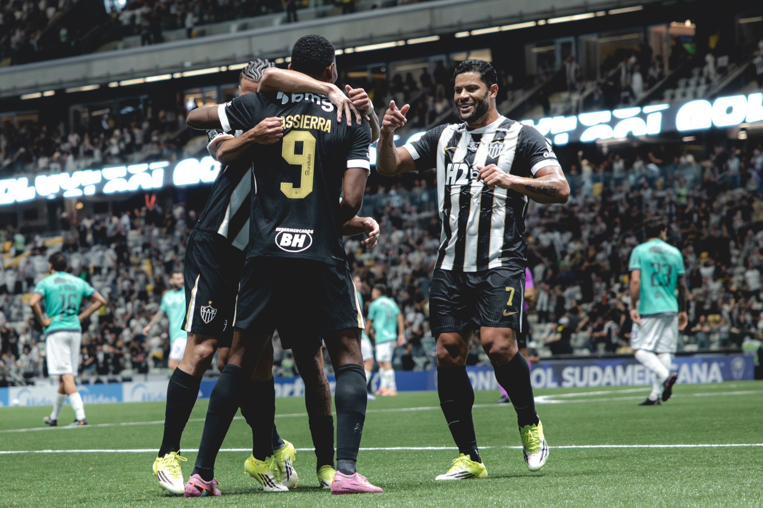 Técnico do Atlético cobra união ao elenco e projeta sequência em 2026