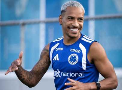 Matheus Pereira, do Cruzeiro, durante treinamento na Toca da Raposa II