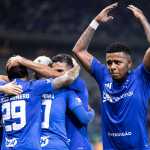 Cruzeiro vence Grêmio, deixa zona do rebaixamento e respira no Brasileirão