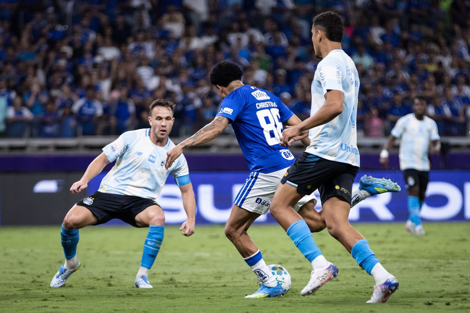 Galvão Bueno reage à vitória do Cruzeiro sobre o Grêmio e faz constatação