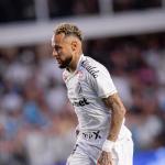 Com vídeo, Neymar se posiciona sobre mão no ouvido e desabafa; veja