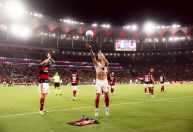 Arrascaeta marca, homenageia Oscar, e Flamengo vence o Bahia pelo Brasileiro