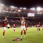 Arrascaeta marca, homenageia Oscar, e Flamengo vence o Bahia pelo Brasileiro