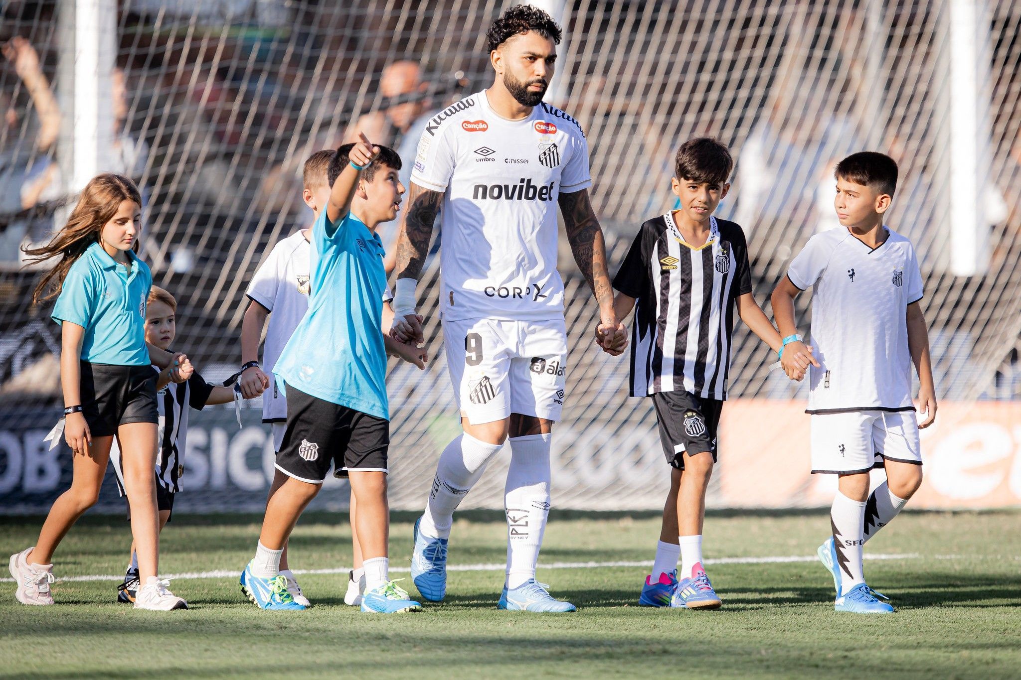 Emprestado pelo Cruzeiro, Gabigol lidera Santos em gols e assistências