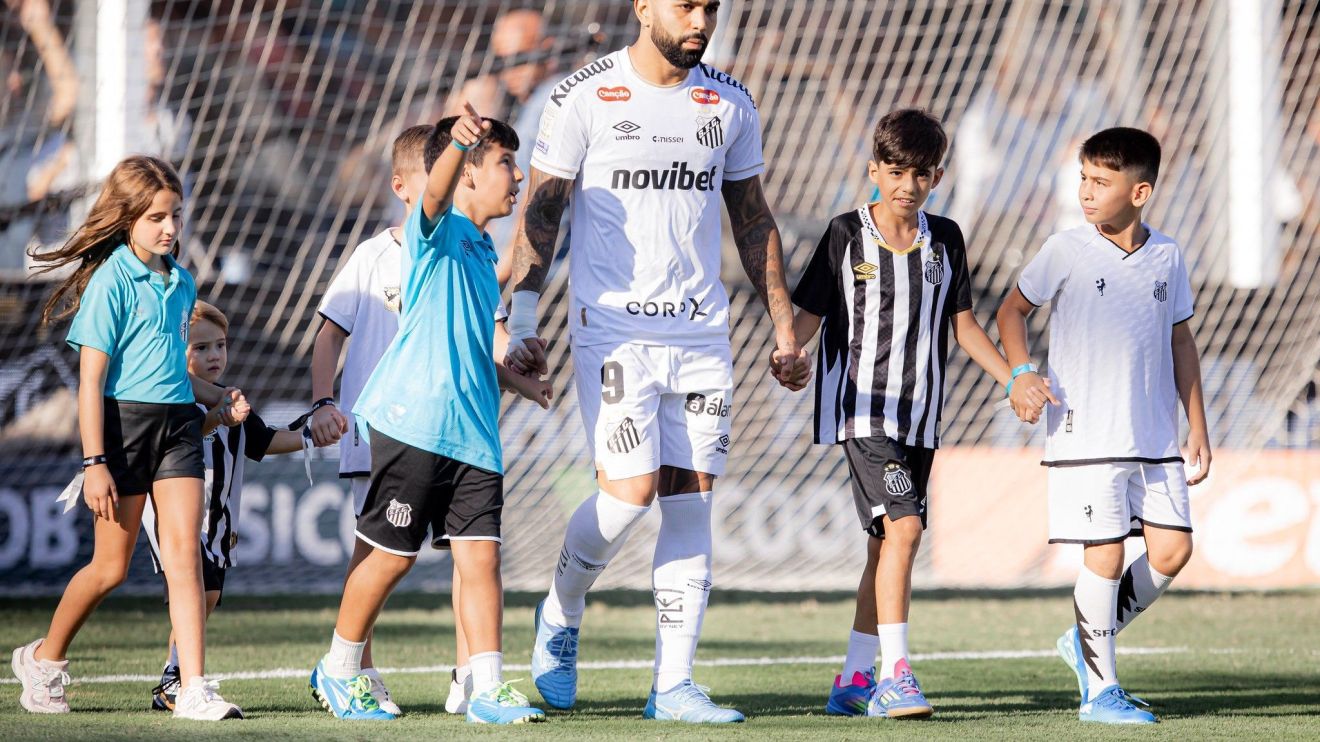 Emprestado pelo Cruzeiro, Gabigol lidera Santos em gols e assistências
