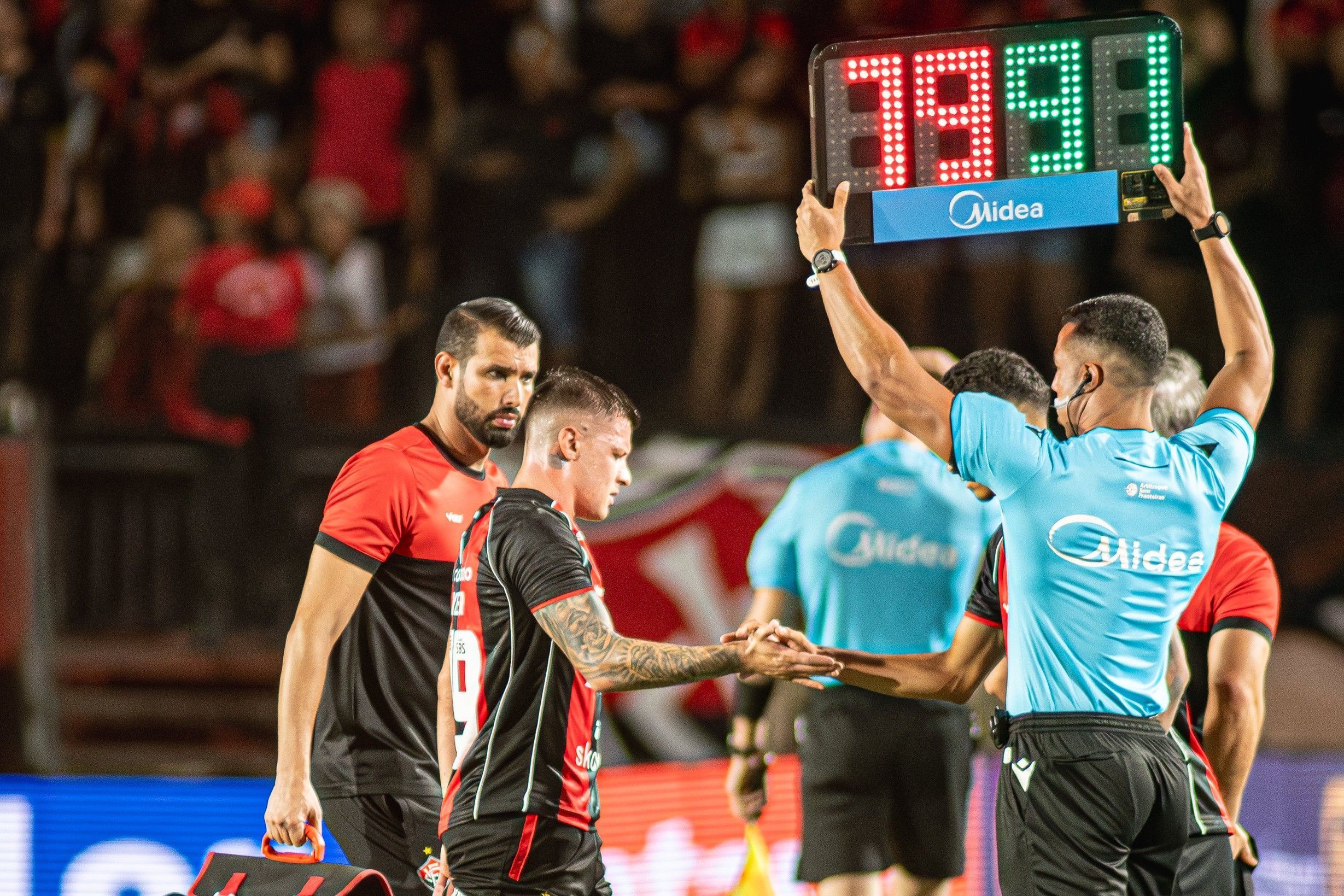 Vitória sofre com lesões e vê dois titulares preocuparem para duelo contra Flamengo