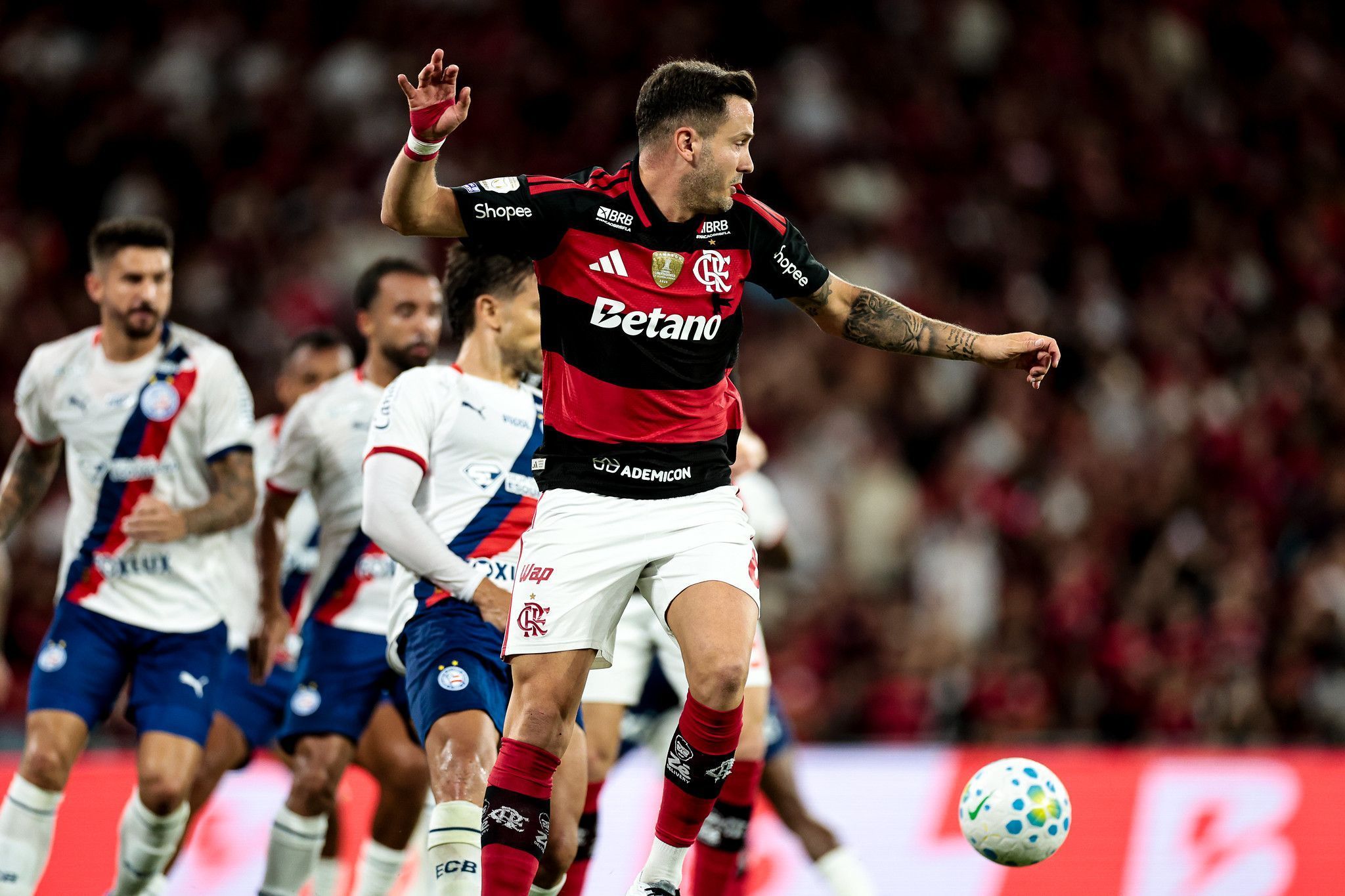 Saúl volta a jogar após quatro meses e com um toque é decisivo para o Flamengo