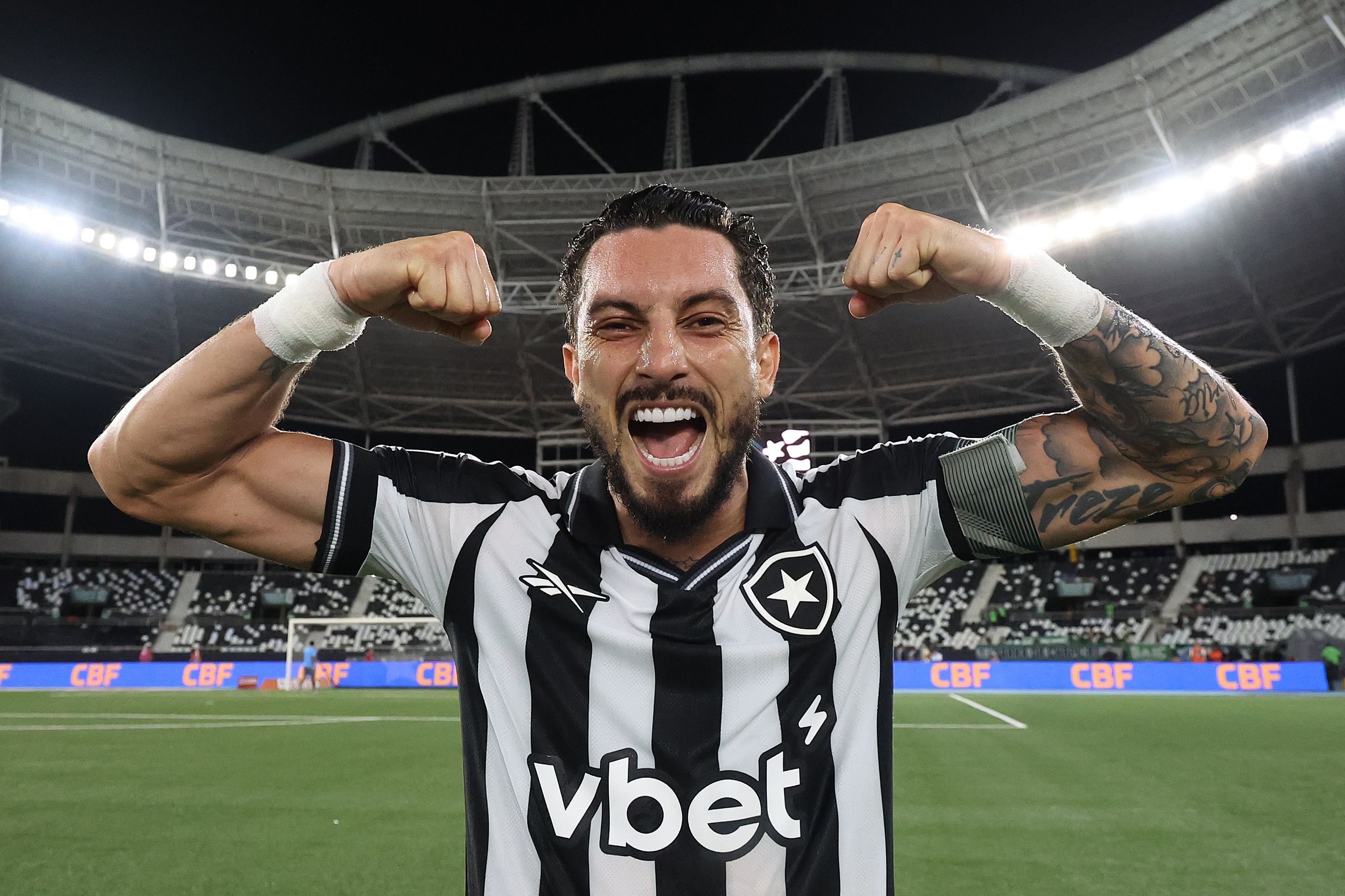 Jornalistas e ex-jogador debatem lateral do Botafogo na Seleção Brasileira
