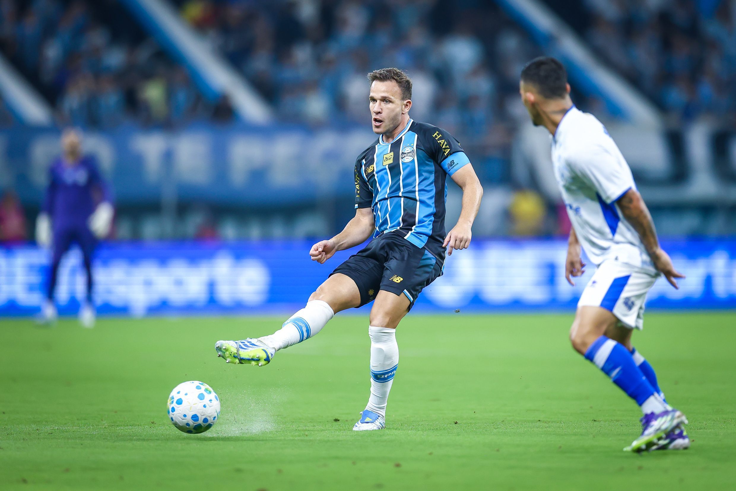 Grêmio anuncia saída do volante Arthur; veja detalhes