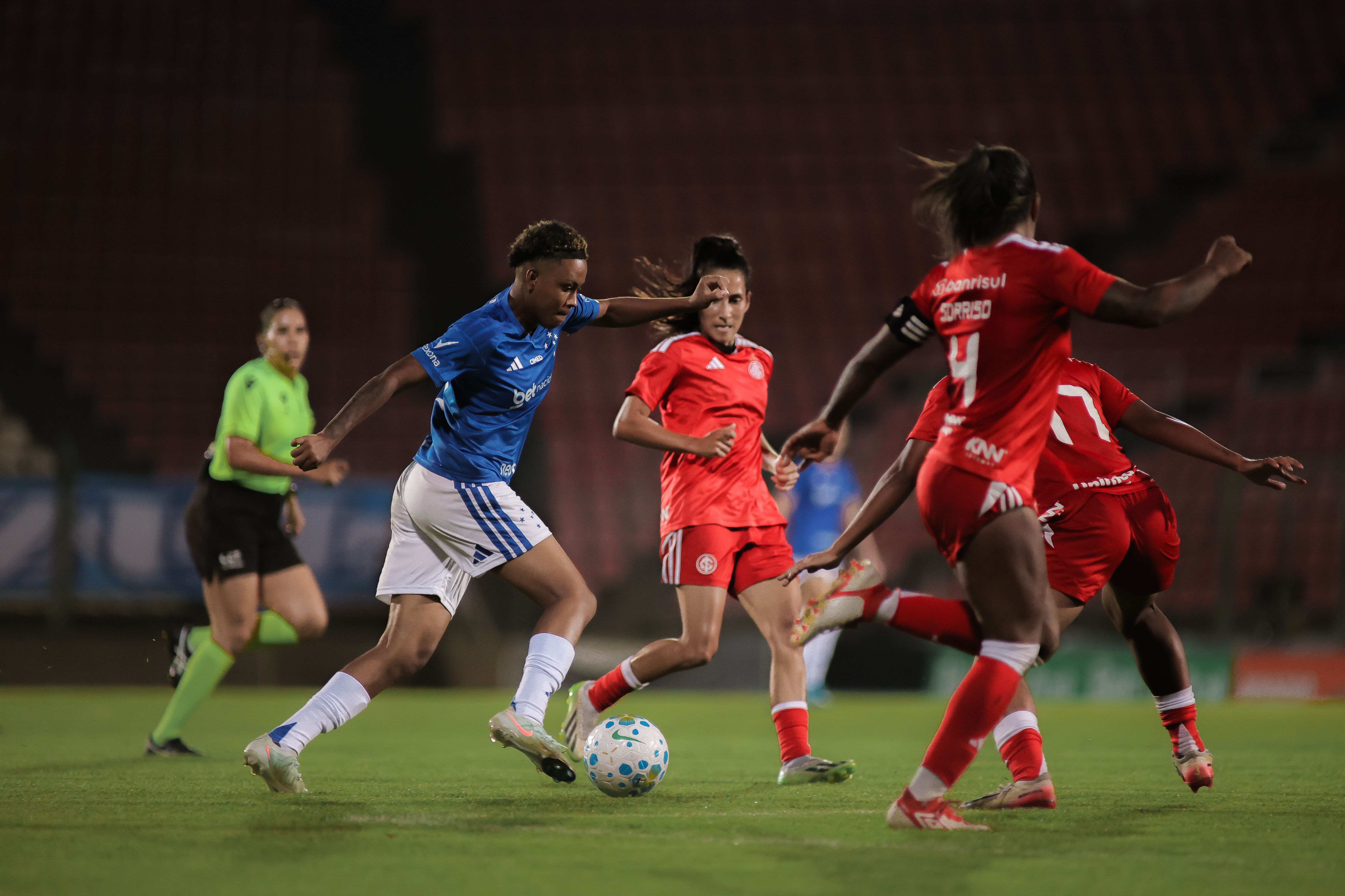 Cruzeiro é derrotado pelo Inter e perde invencibilidade no Brasileirão Feminino