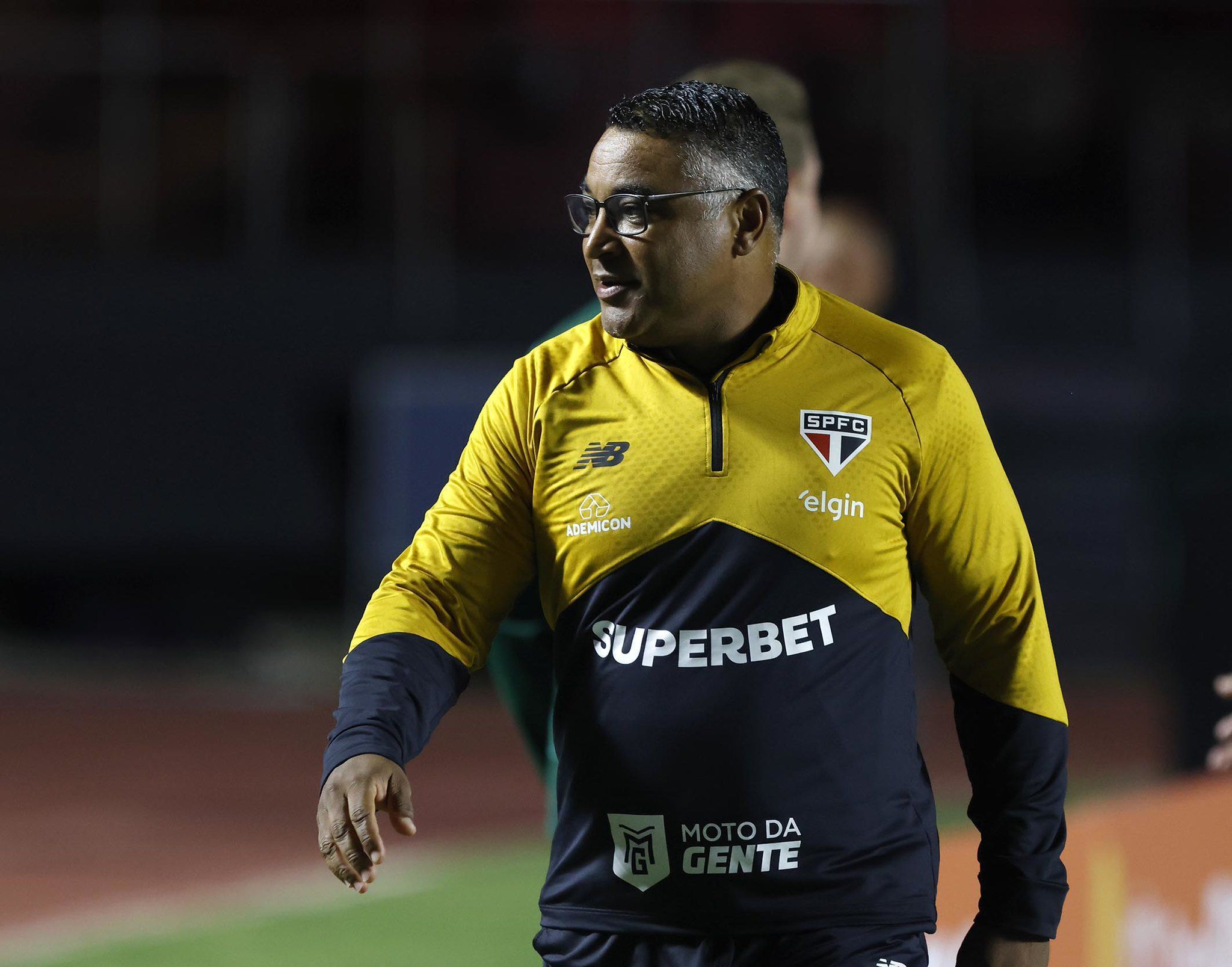 Abatido, Roger Machado reage às vaias de torcedores do São Paulo
