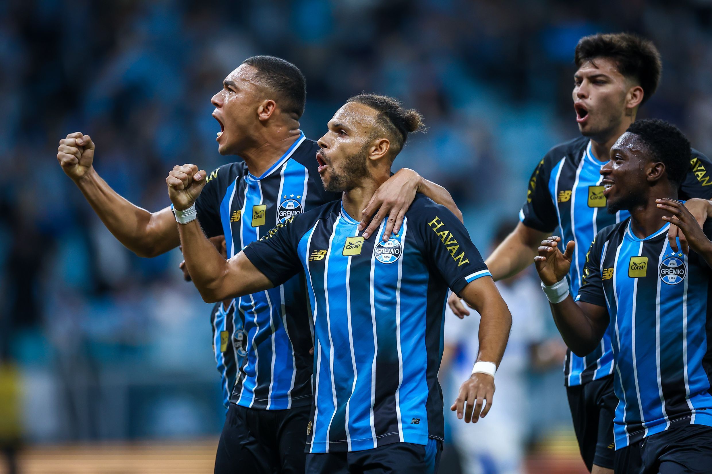 Grêmio aproveita expulsão, vence Confiança e sai na frente na Copa do Brasil