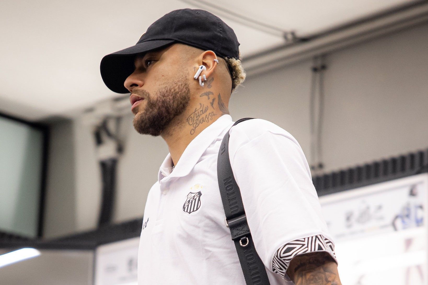Neymar ‘some’ de treino do Santos antes de viagem para enfrentar San Lorenzo