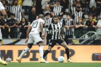 Com limite estourado no Brasileiro, Dudu segue na 'geladeira' no Atlético