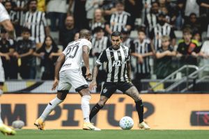 Com limite estourado no Brasileiro, Dudu segue na 'geladeira' no Atlético