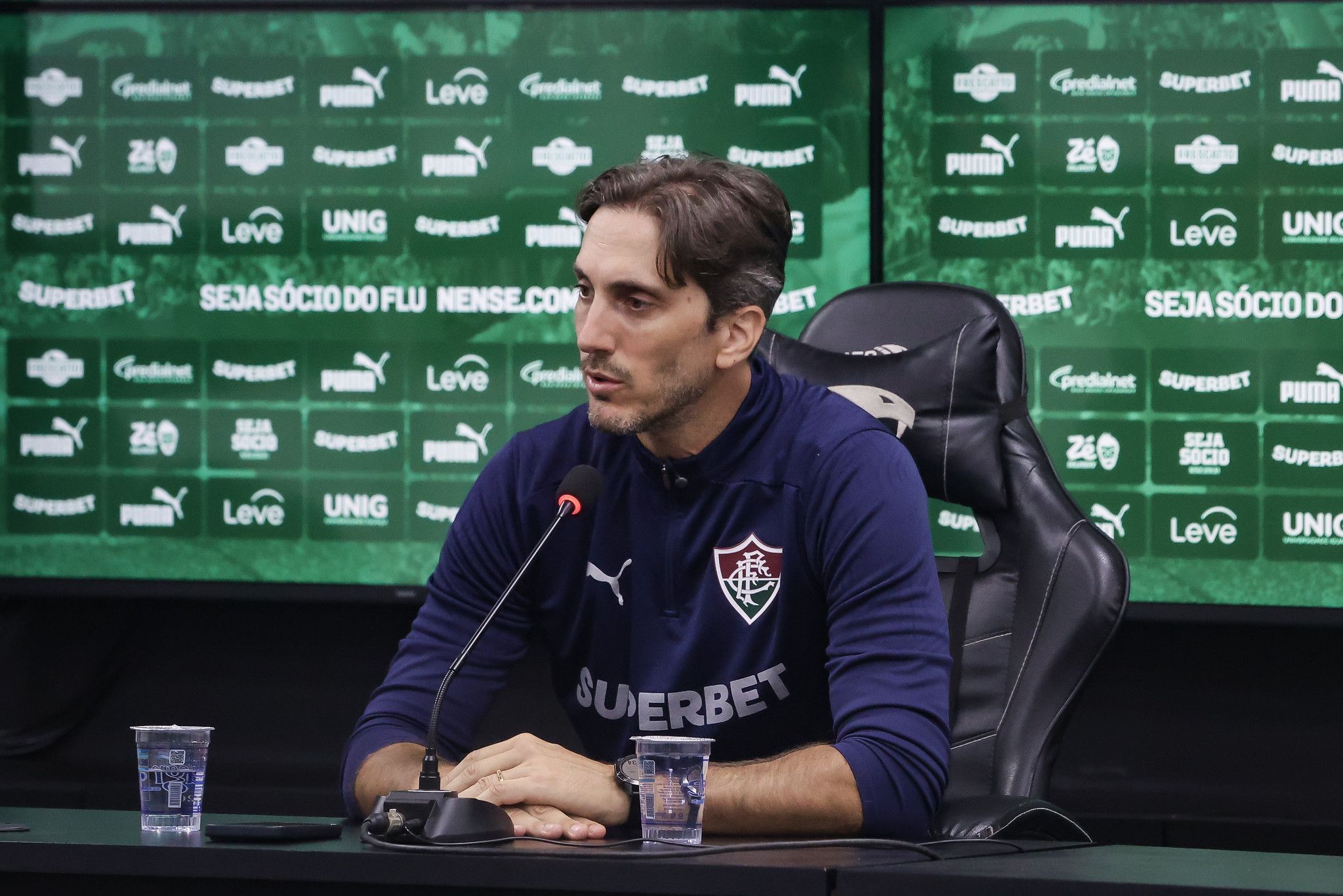 Zubeldía dispara contra gramado de jogo do Fluminense e relembra aposentadoria precoce