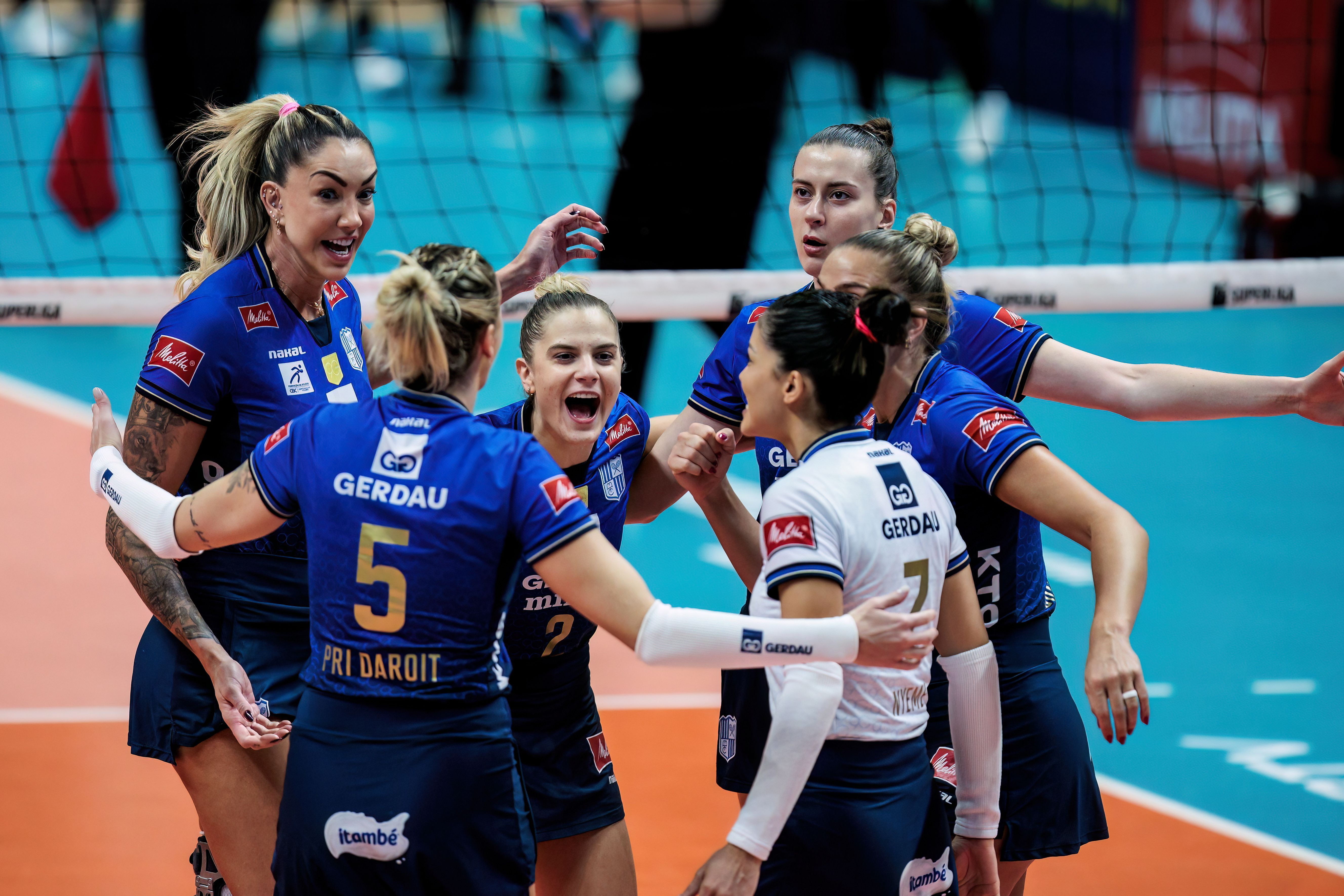 Gerdau Minas vira sobre Osasco e é primeiro finalista da Superliga Feminina