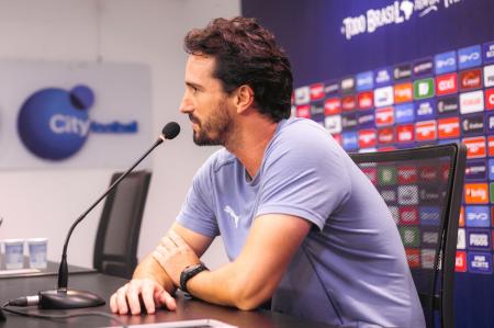 Charles Hembert, auxiliar técnico do Bahia, durante entrevista coletiva