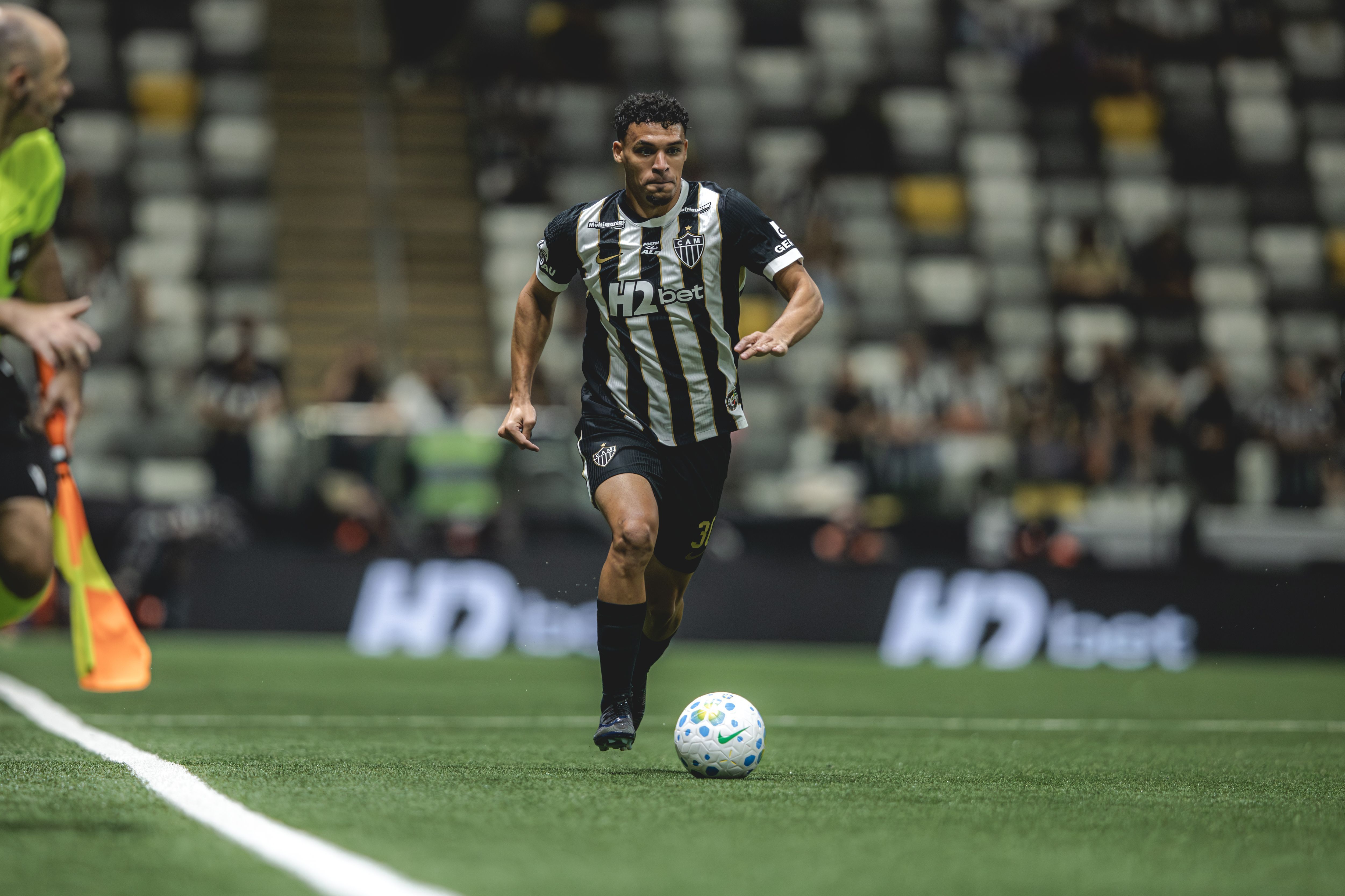 Victor Hugo aponta responsáveis por vexame do Atlético e comenta ausência de Hulk