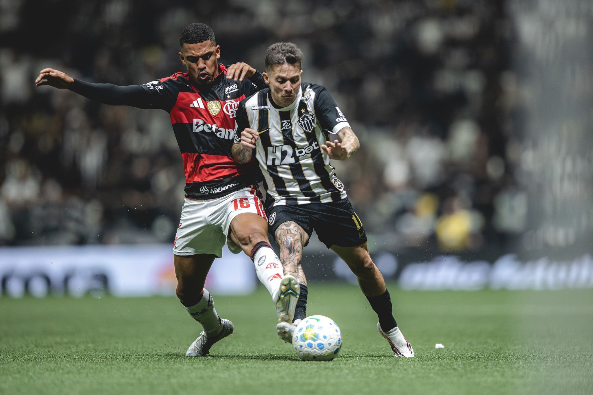 Atlético joga mal, é goleado pelo Flamengo em casa e segue jejum no Brasileiro