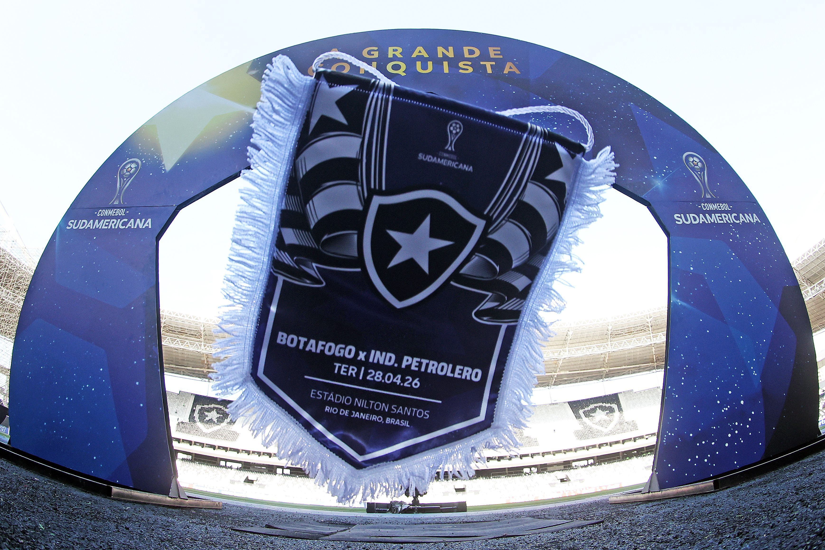 Botafogo x Petrolero: Franclim Carvalho faz três mudanças para jogo da Sul-Americana