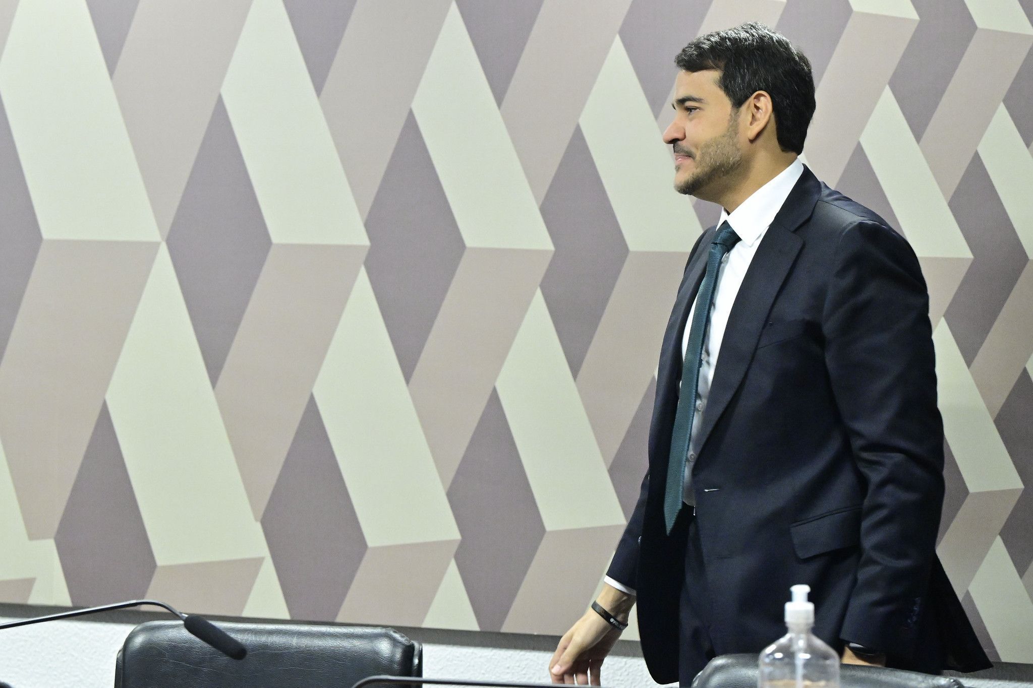 'É possível interpretar a Constituição com fé, não pela fé', afirma Messias