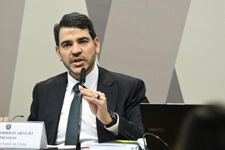 O advogado-geral da União, Jorge Messias, durante sabatina na Comissão de Constituição e Justiça do Senado