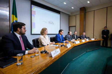 Regulamentação da reforma tributária foi publicada nesta quinta-feira (30) pelo governo federal, estados e municípios