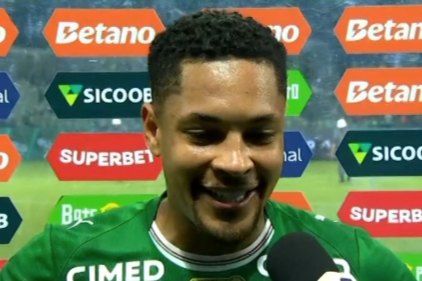 Vitor Roque reage à vitória do Palmeiras no Brasileiro e celebra retorno de lesão