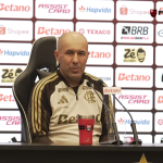 Jardim destaca ‘recomeço’ de atacante do Flamengo e rasga elogios a meia do Atlético